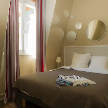 De Tourisme Bleues Regina Aparthotel