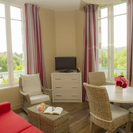 Résidence De Tourisme Bleues Regina Apartahotel 3*