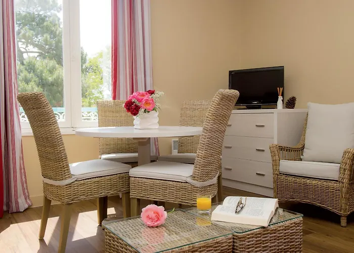 Résidence De Tourisme Bleues Regina Appart hôtel 3*