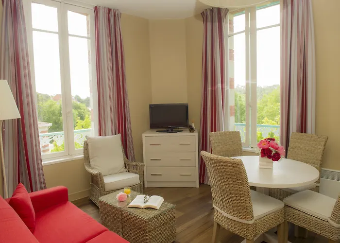 Résidence De Tourisme Bleues Regina Appart hôtel 3*