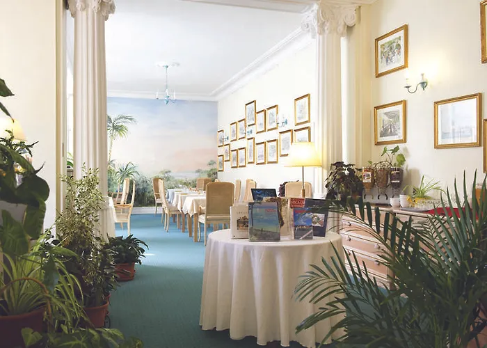 Résidence De Tourisme Bleues Regina Appart hôtel 3*